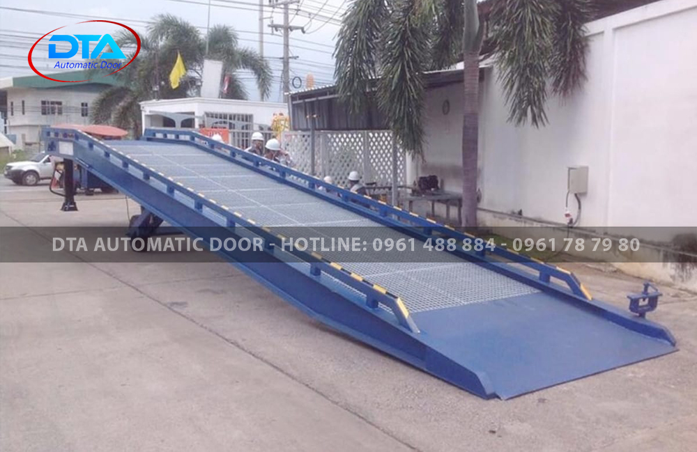 cau dan container mobile ramp 08