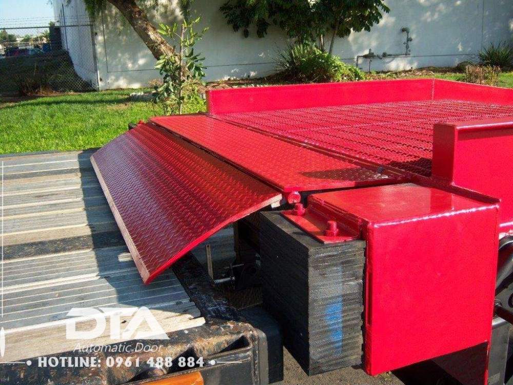 mobile yard ramp cau dan len container 10