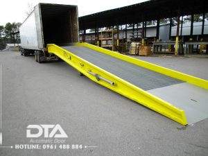 mobile yard ramp cau dan len container 14